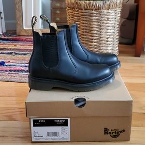 Dr. Martens 2976 Chelsea Boot Smooth Black